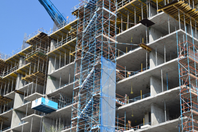 Área Aprobada para Construcción Disminuyó 32.7% en el Primer Semestre